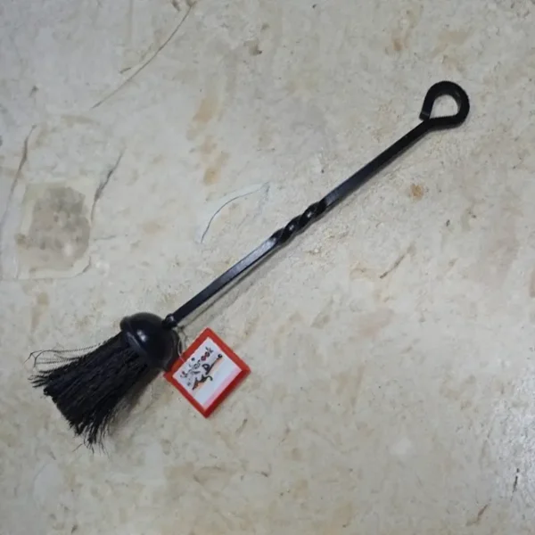 18" Single Black Brush With Twist In Handle